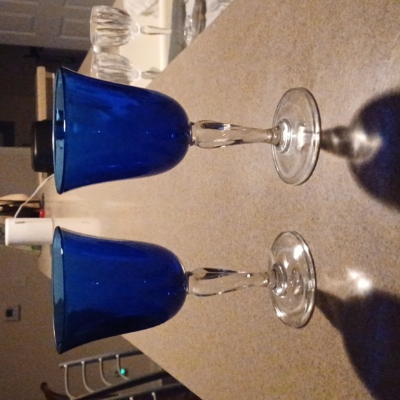 🏍Elegant 2 Blue Wine Glasses - Picture 3 of 5